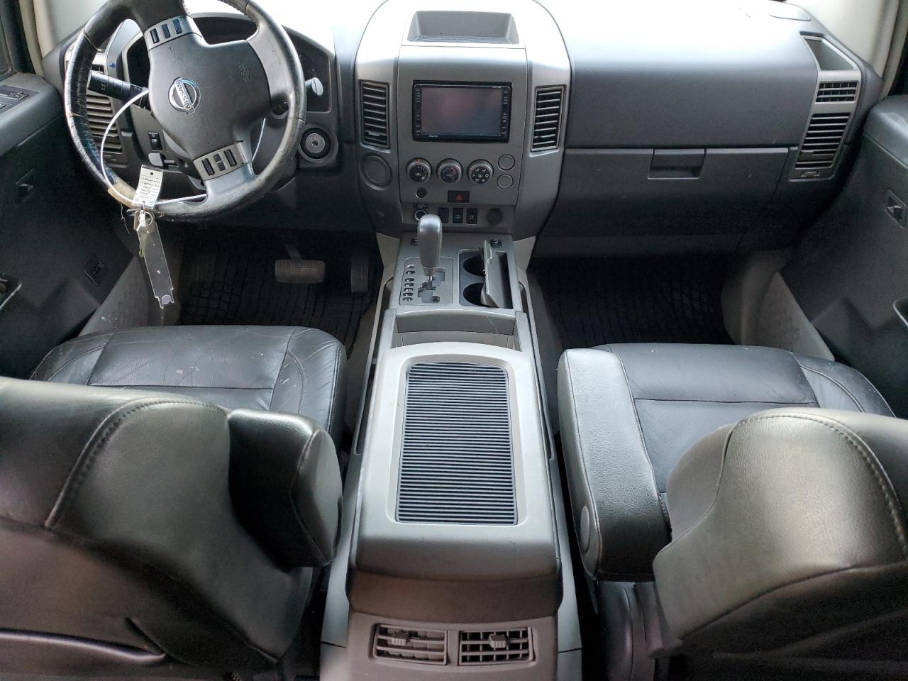 Nissan Titan Xe Image 10