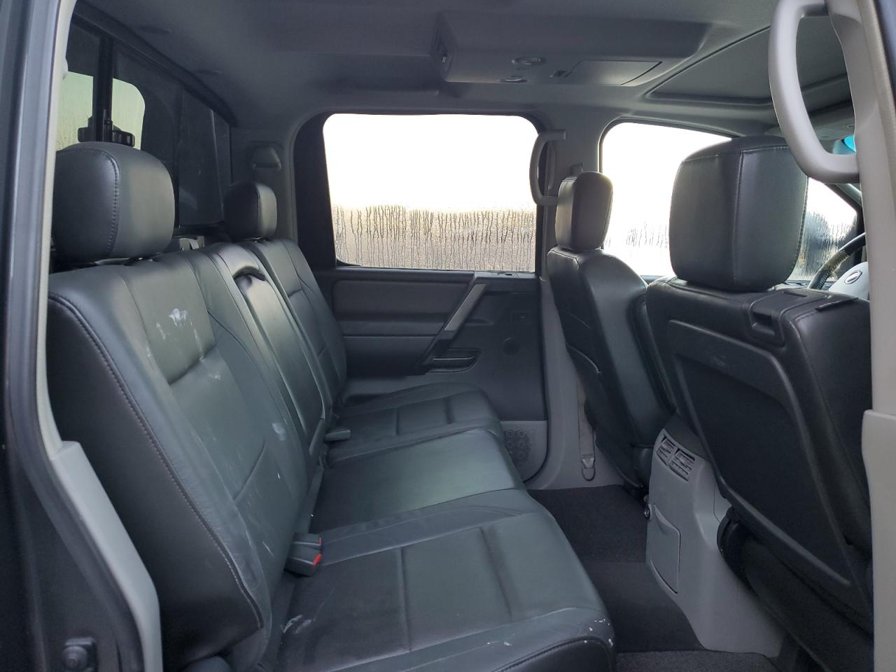 Nissan Titan Xe Image 11