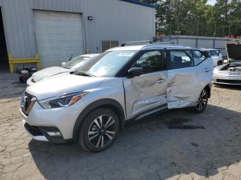  Salvage Nissan Kicks