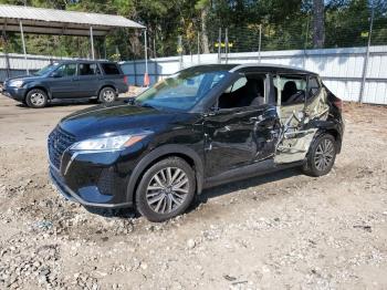  Salvage Nissan Kicks