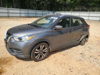  Salvage Nissan Kicks