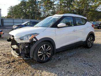  Salvage Nissan Kicks