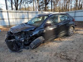  Salvage Nissan Kicks