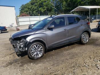  Salvage Nissan Kicks