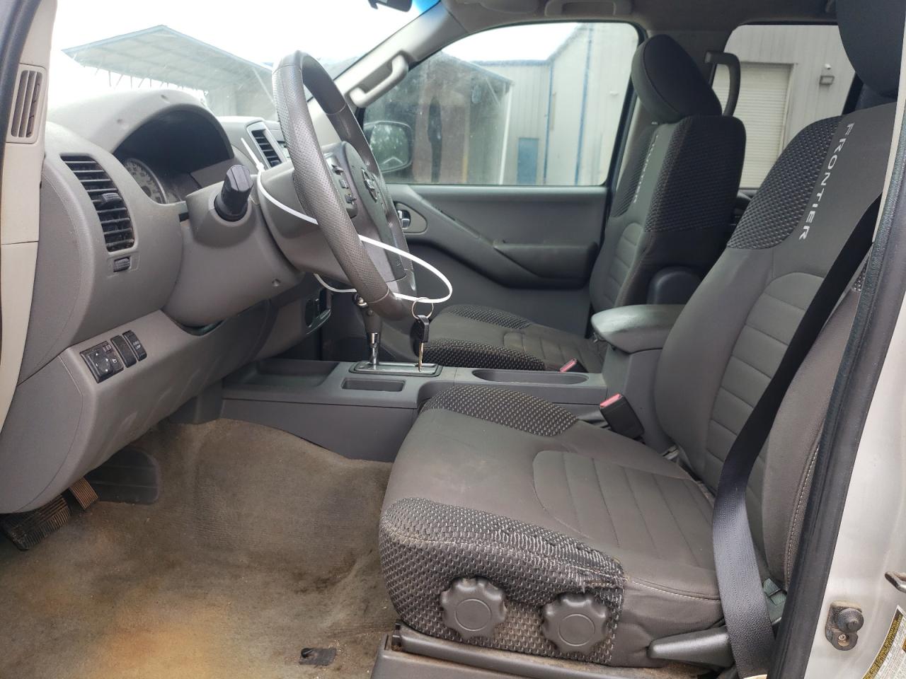 Nissan Frontier S Image 9