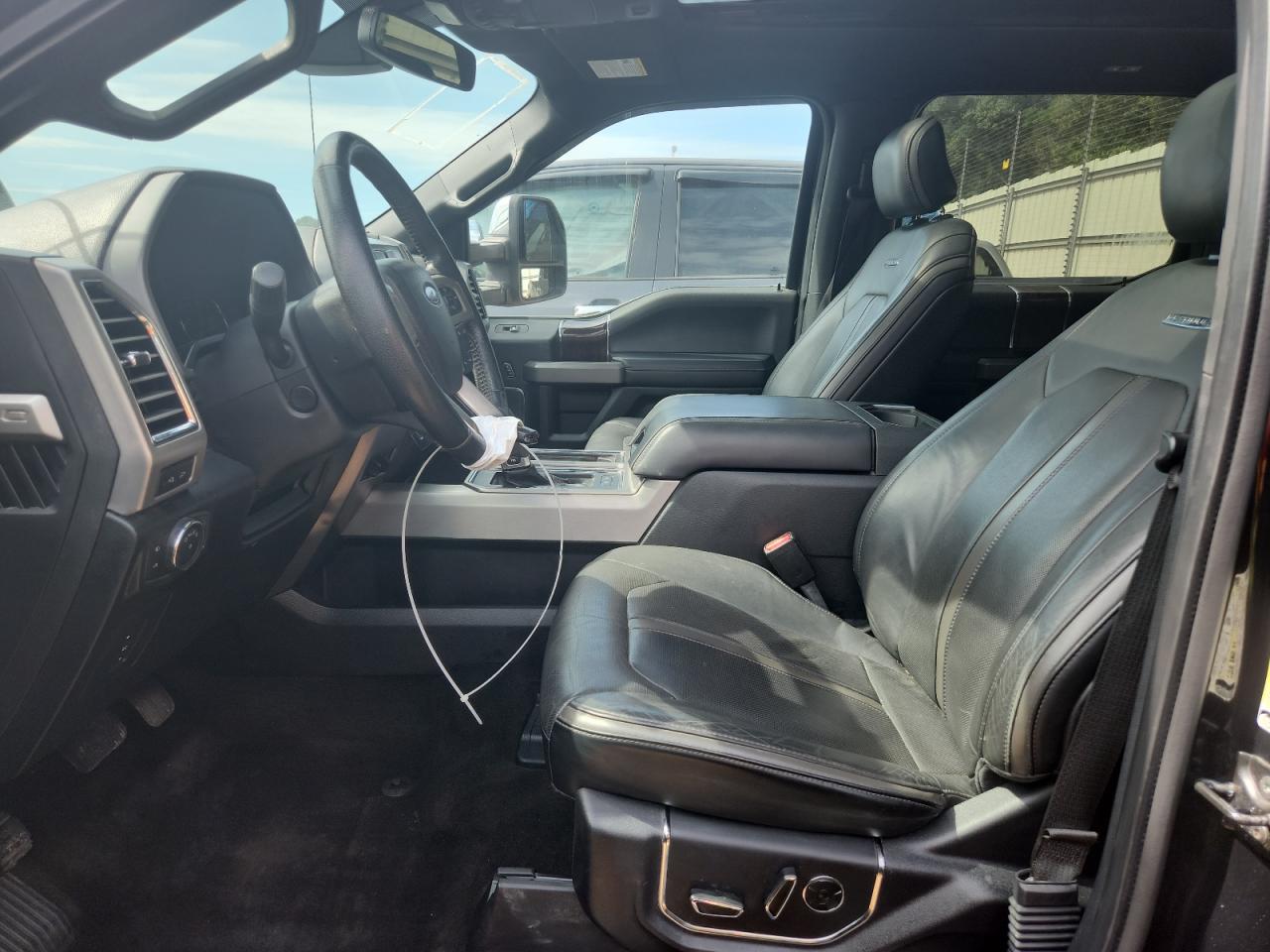 Ford F-150 Supercrew Image 8