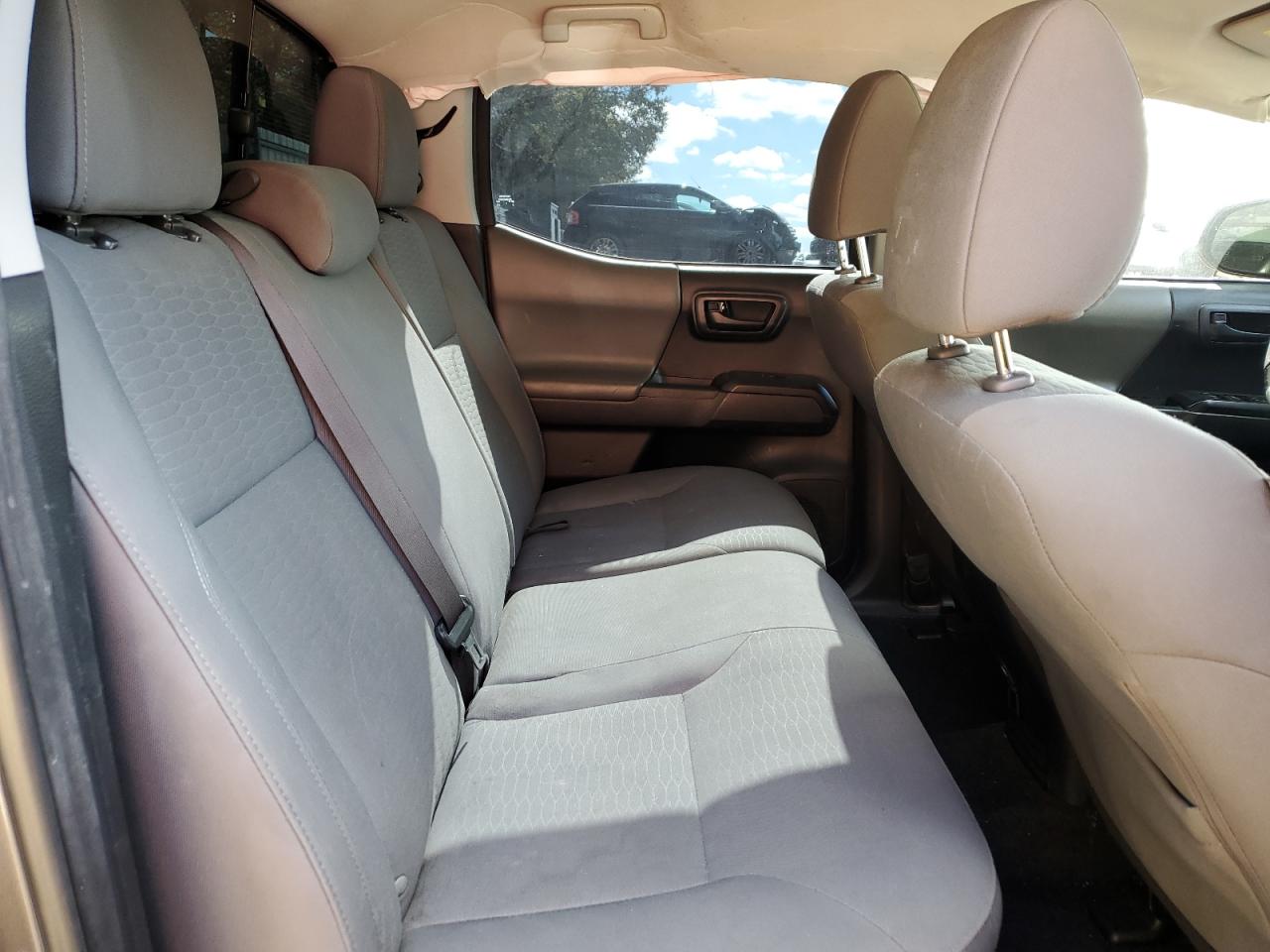 Toyota Tacoma Double Cab Image 4