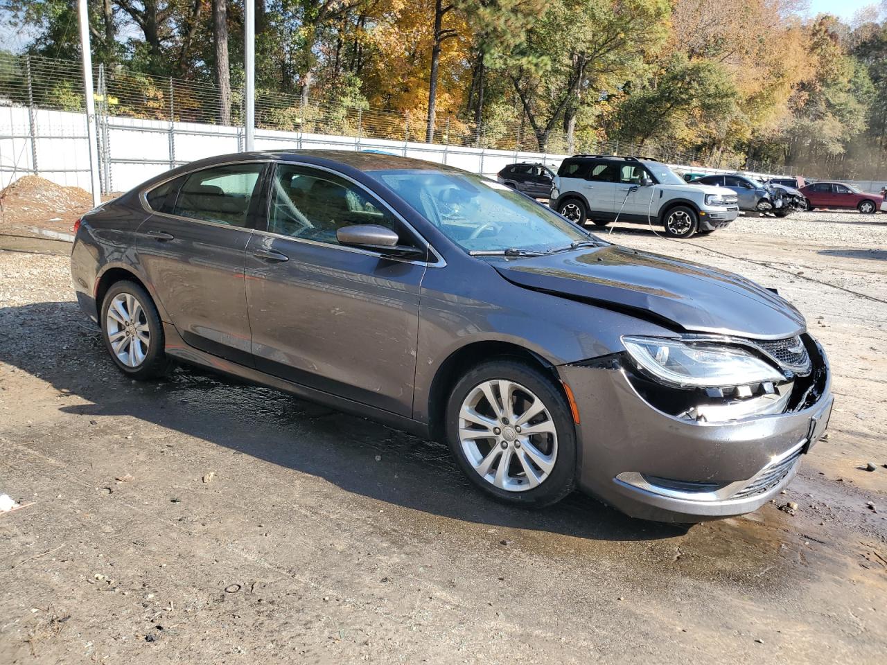 Chrysler 200 Limited Image 2