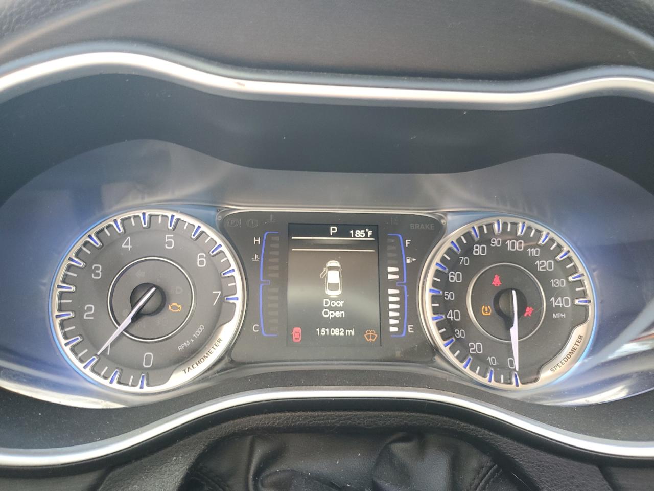 Chrysler 200 Limited Image 7