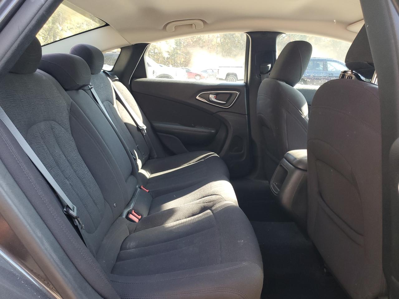 Chrysler 200 Limited Image 5