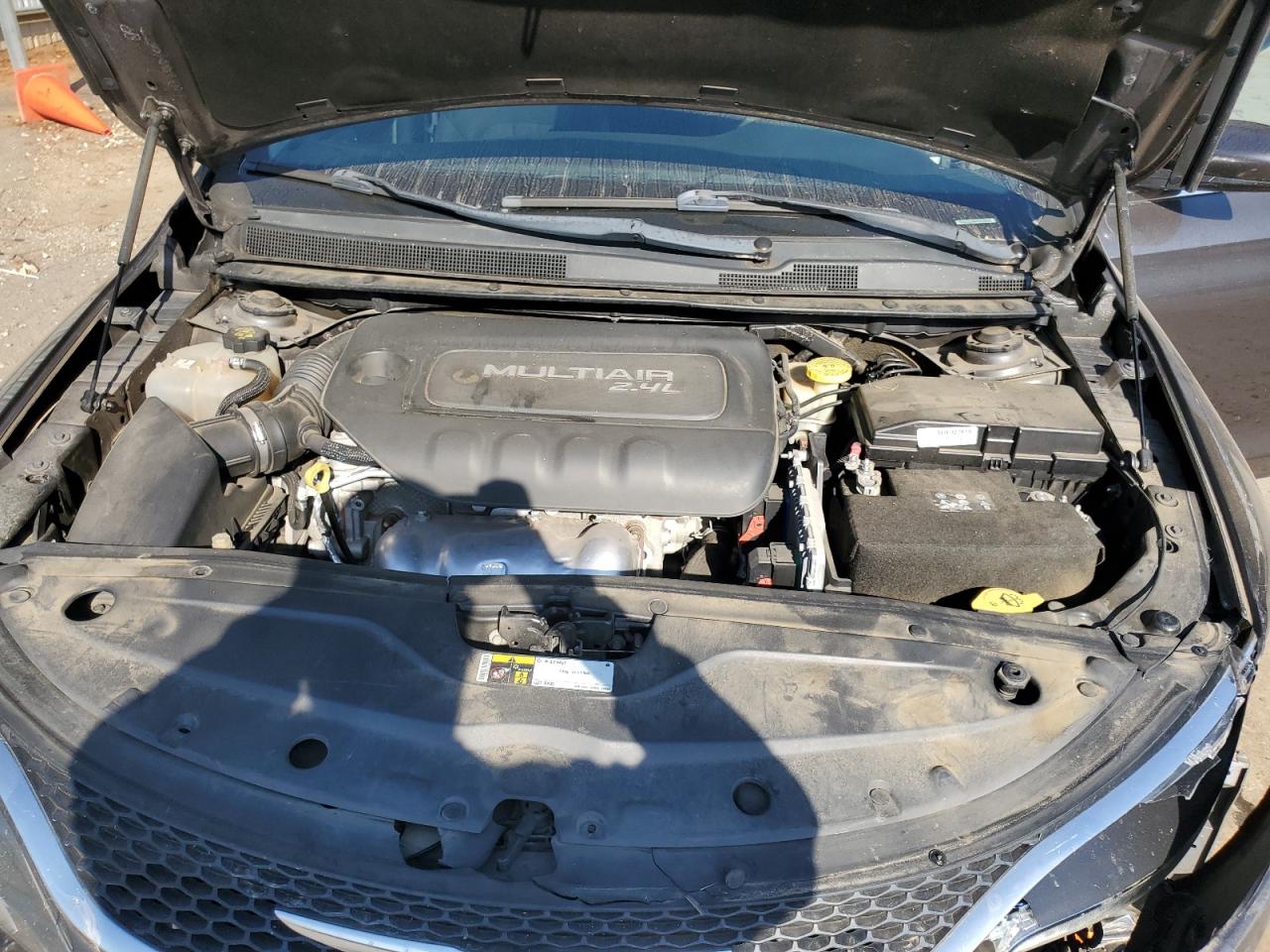 Chrysler 200 Limited Image 12