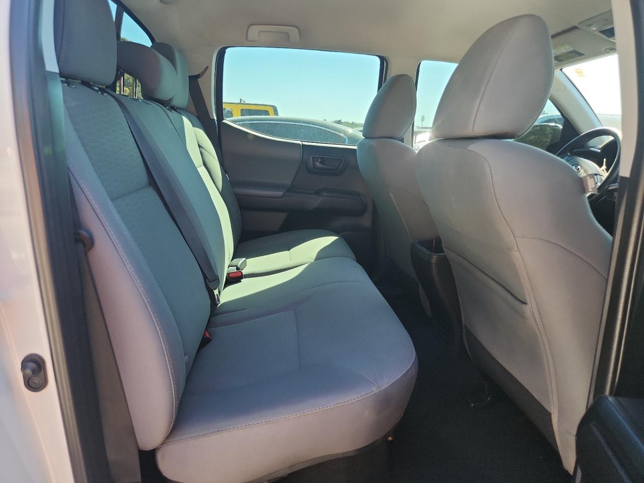 Toyota Tacoma Double Cab Image 8