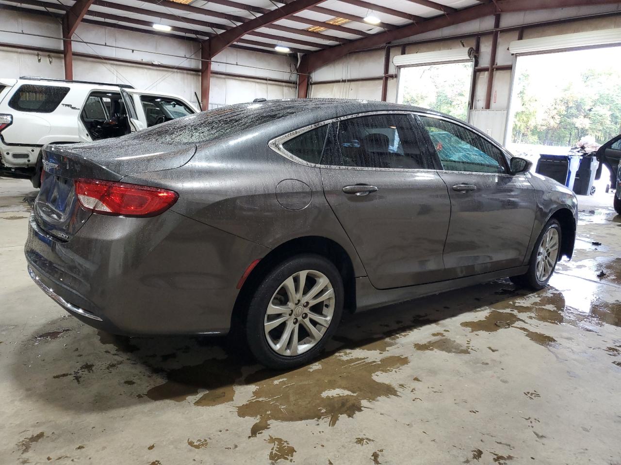 Chrysler 200 Limited Image 12