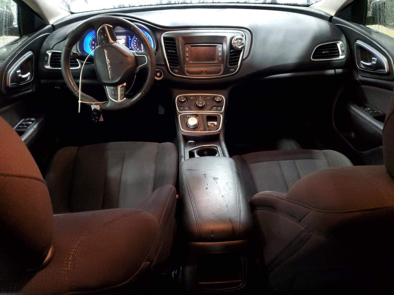 Chrysler 200 Limited Image 9