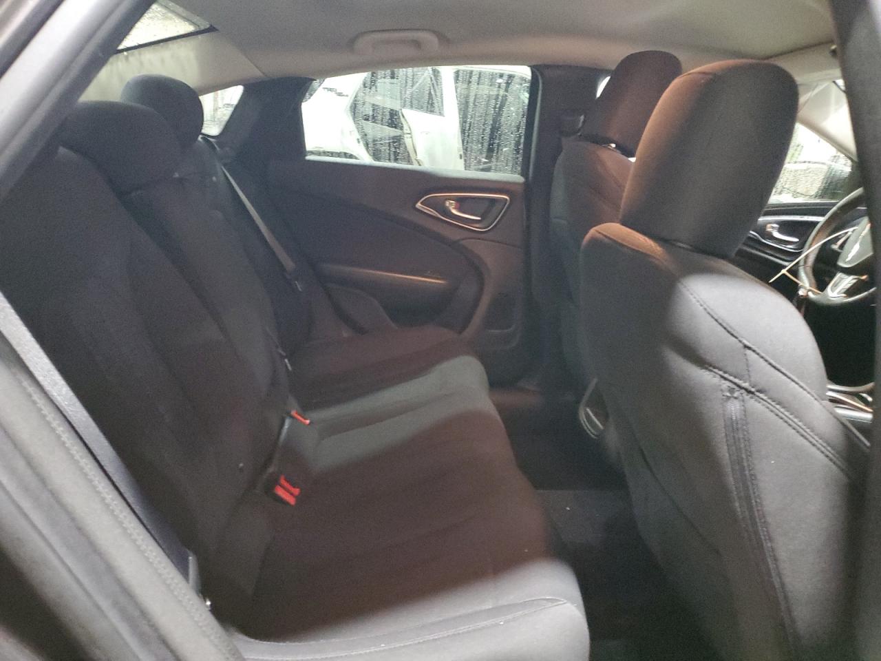 Chrysler 200 Limited Image 10