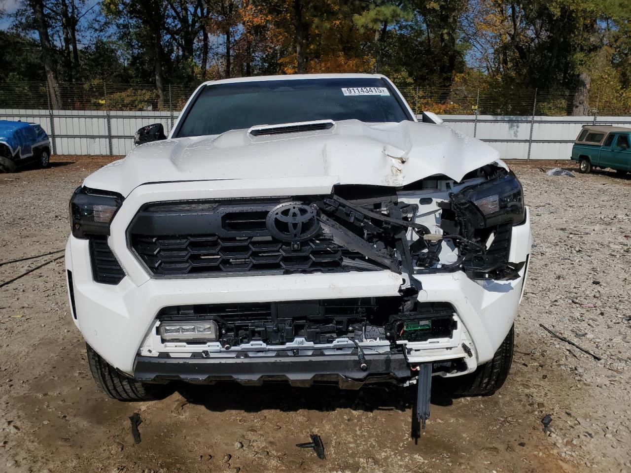 Toyota Tacoma Double Cab Image 3