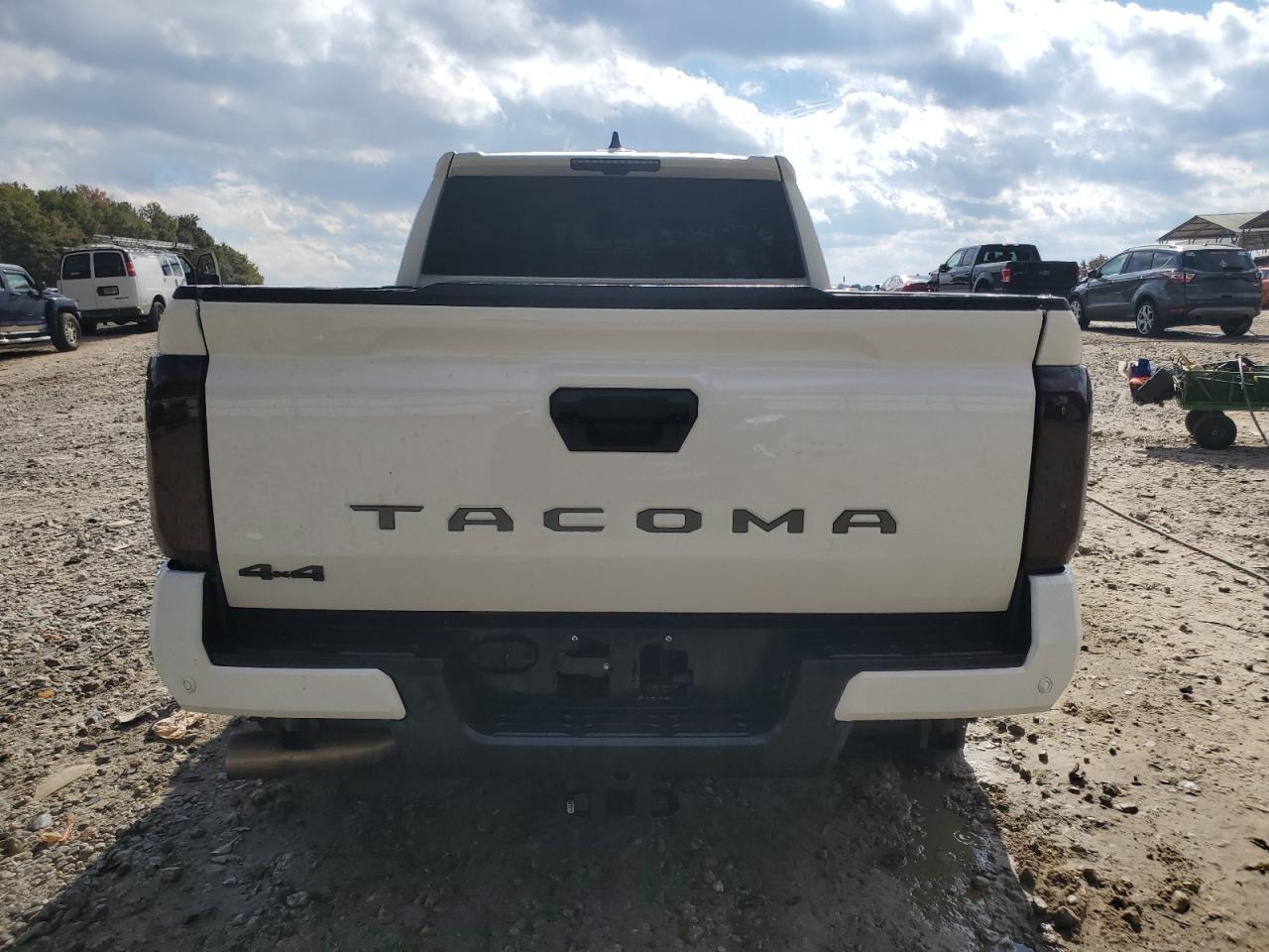 Toyota Tacoma Double Cab Image 12