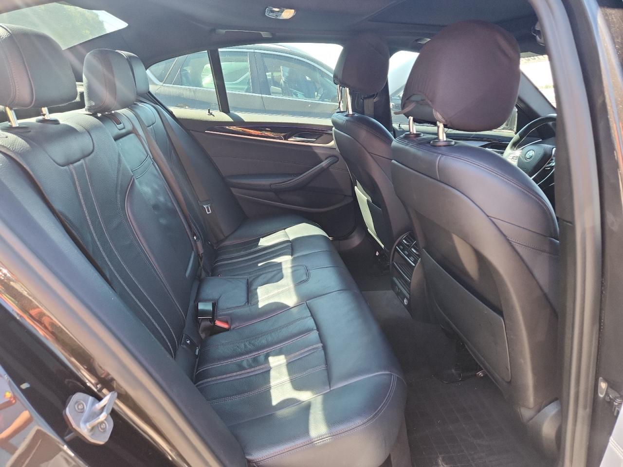 BMW 5 Series Image 12