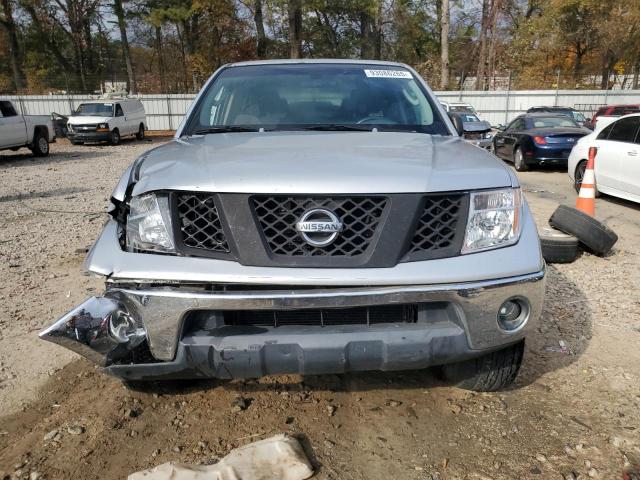 Nissan Frontier Crew Cab Le Image 4