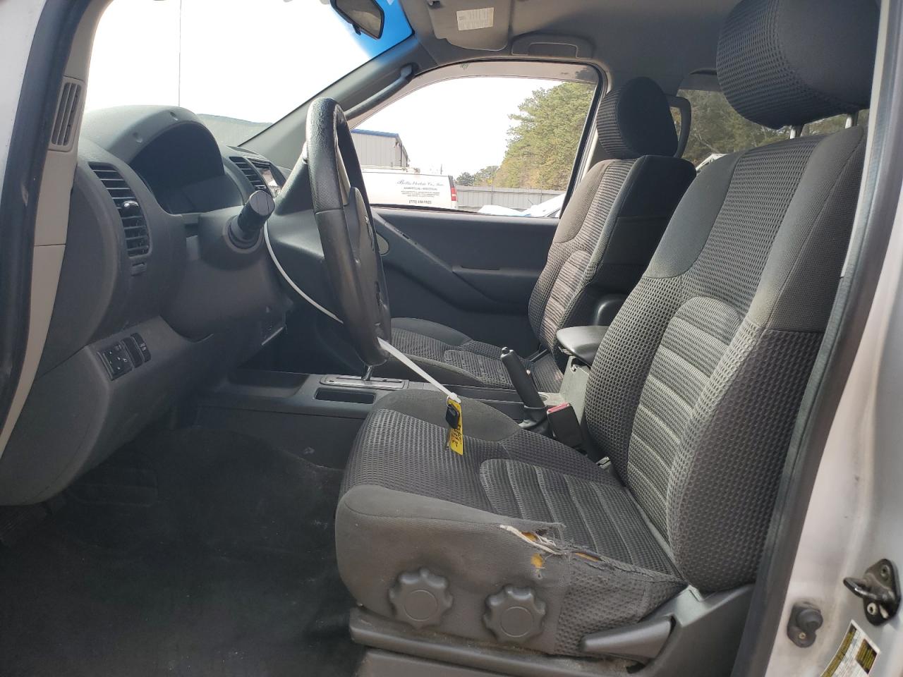 Nissan Frontier Crew Cab Le Image 9