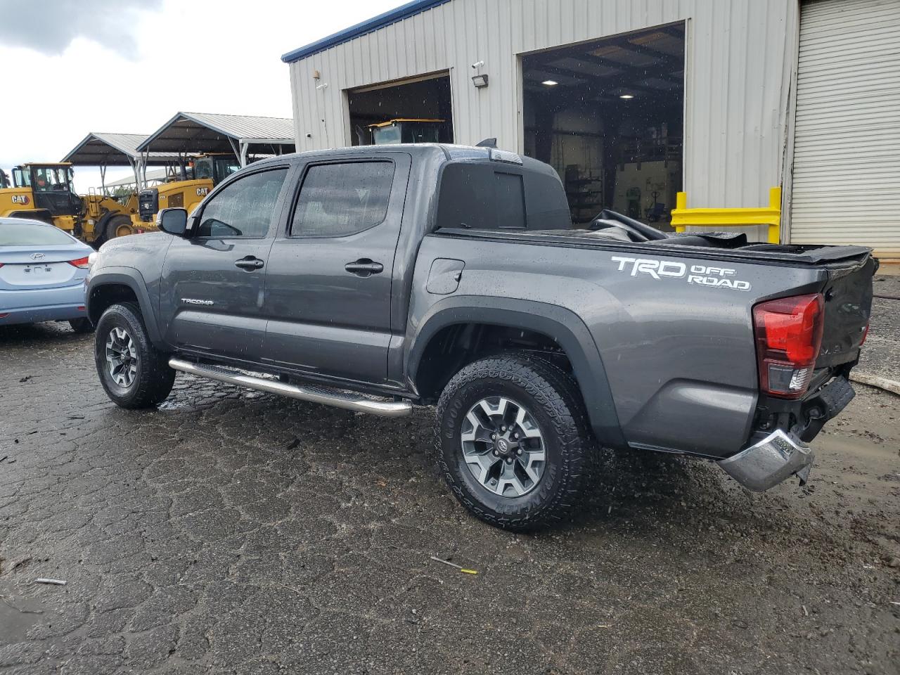 Toyota Tacoma Double Cab Image 2