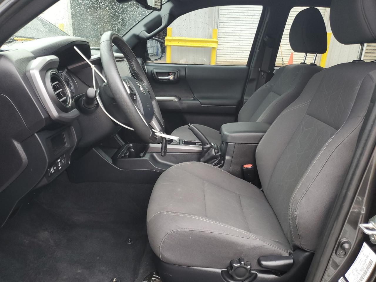 Toyota Tacoma Double Cab Image 10