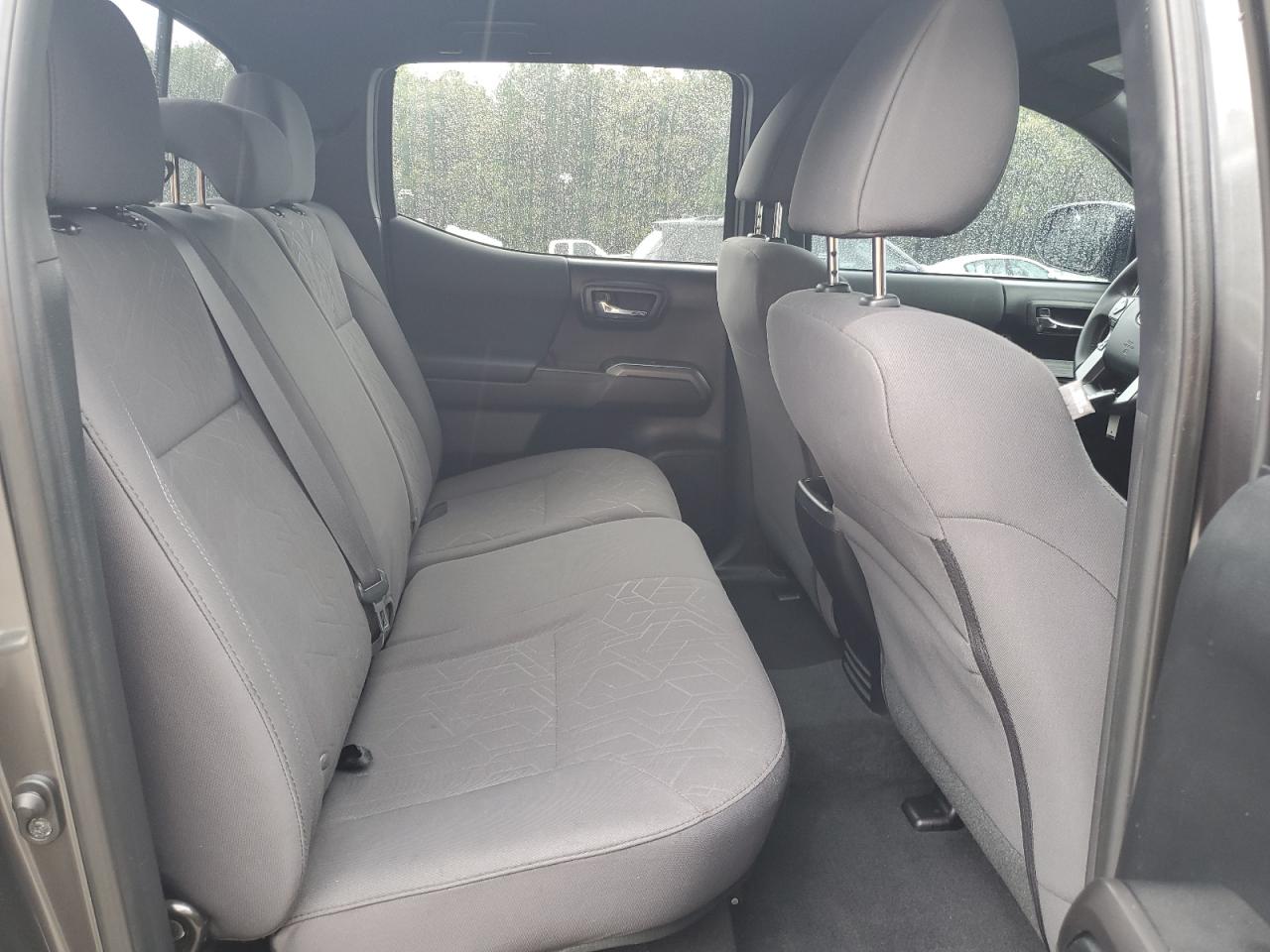 Toyota Tacoma Double Cab Image 6