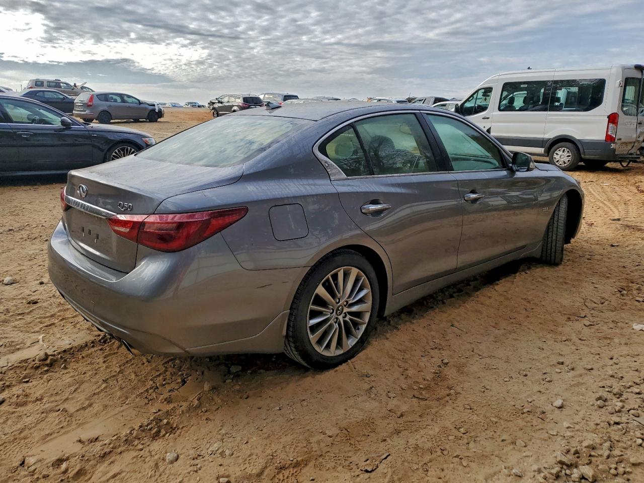 INFINITI Q50 Luxe Image 3