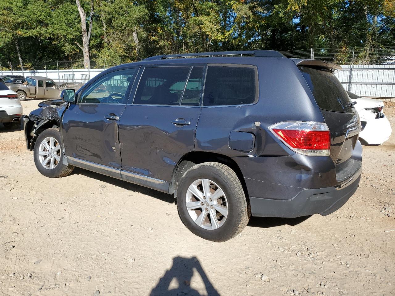 Toyota Highlander Base Image 3