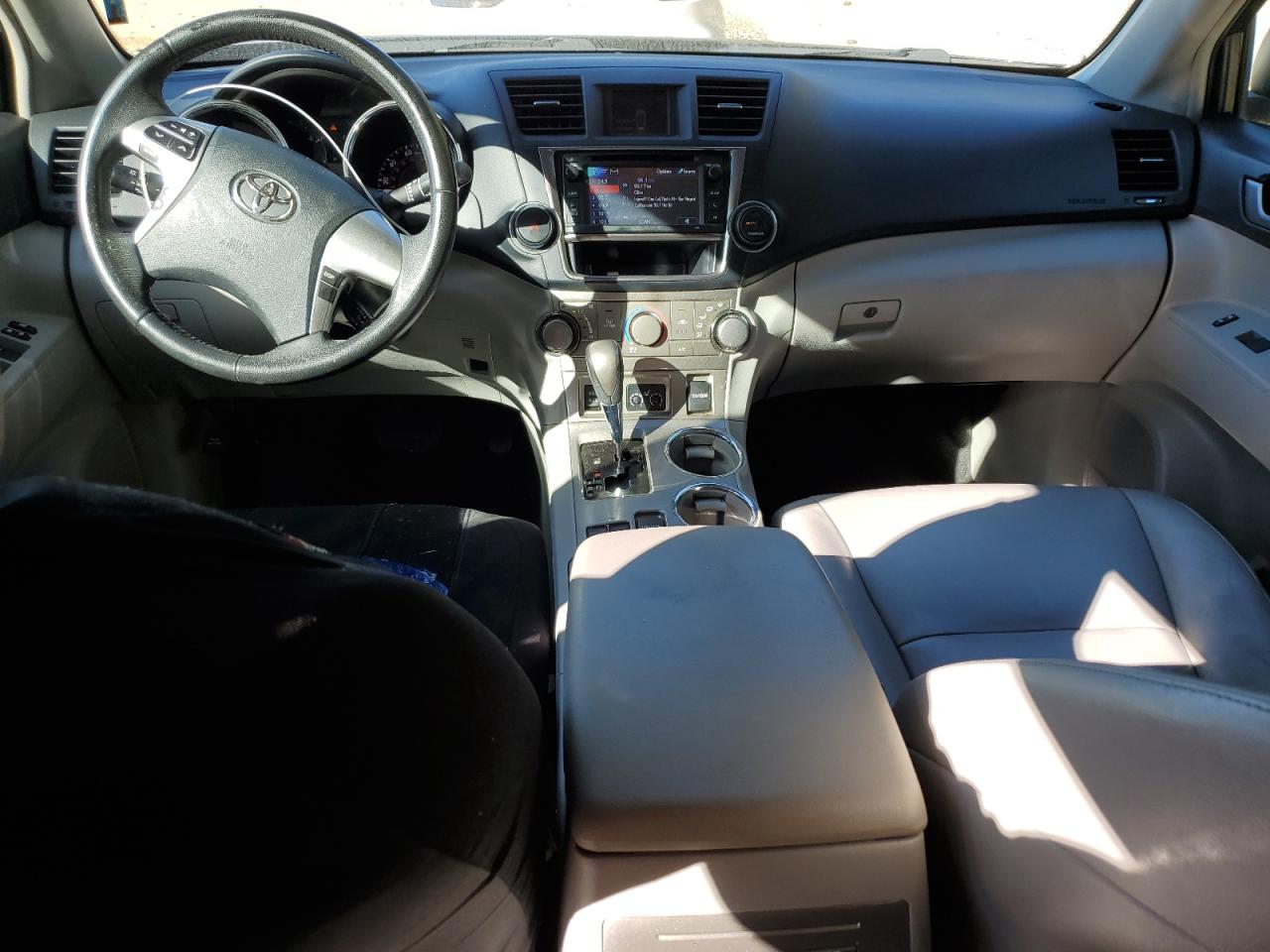Toyota Highlander Base Image 5