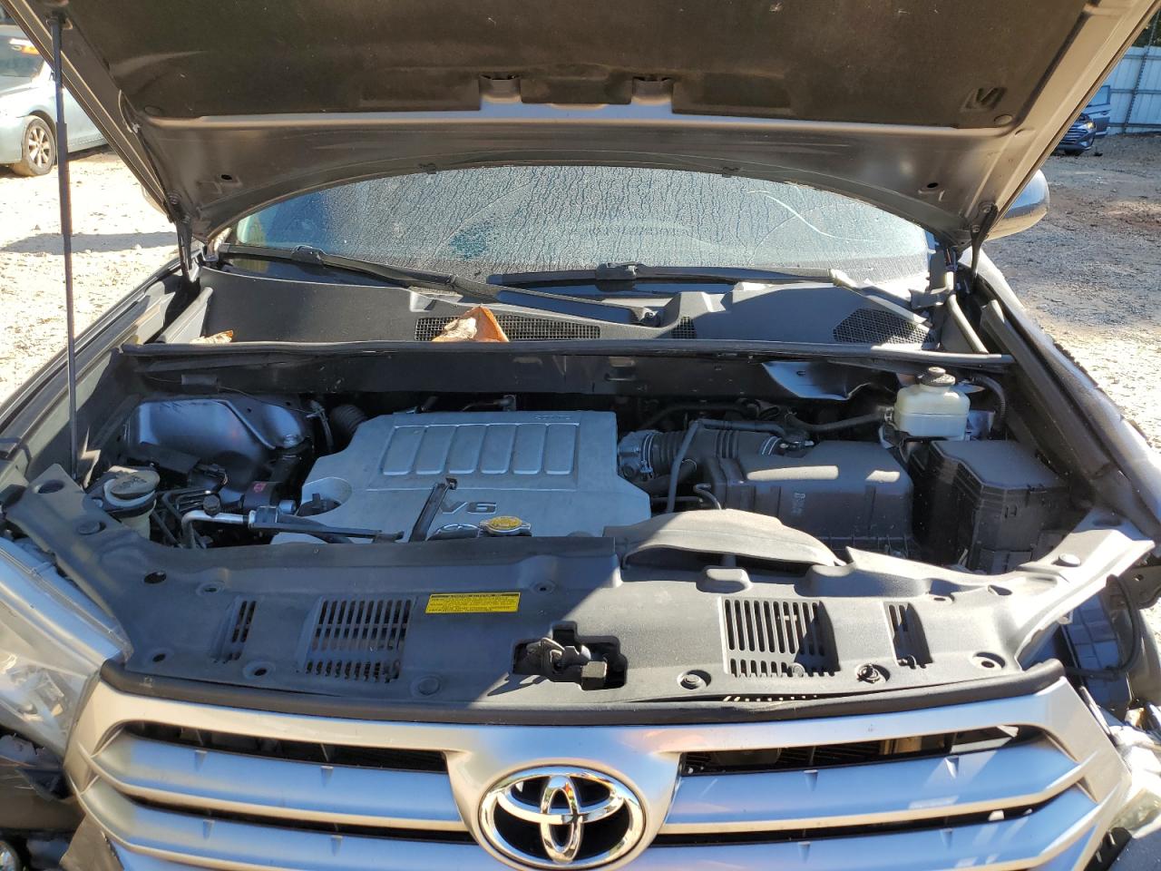 Toyota Highlander Base Image 13
