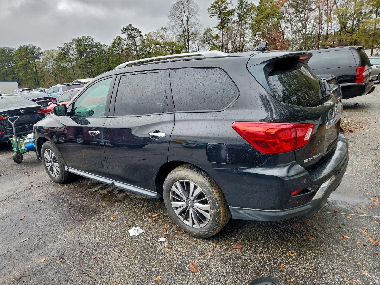 Nissan Pathfinder S Image 8