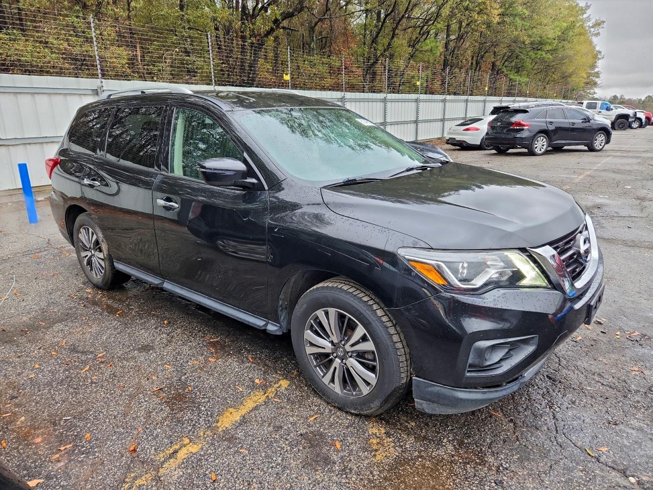 Nissan Pathfinder S Image 4