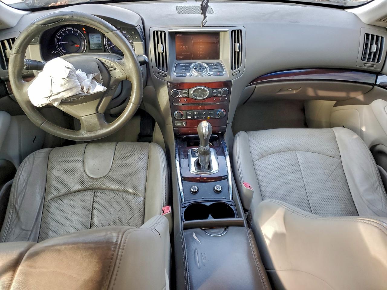 INFINITI G37 Base Image 9