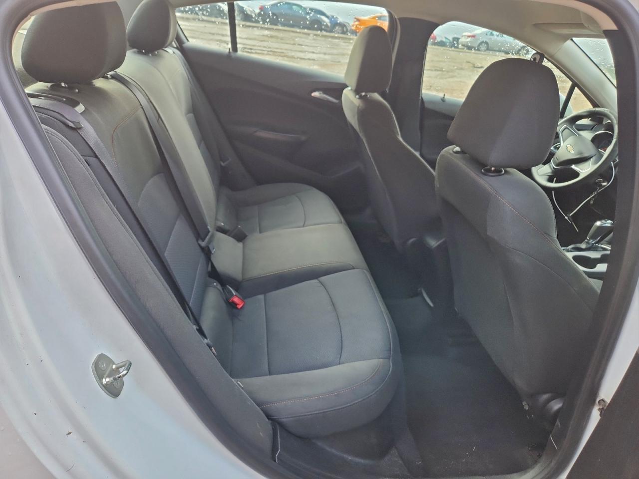 Chevrolet Cruze Ls Image 5