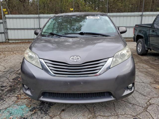 Toyota Sienna Xle Image 10