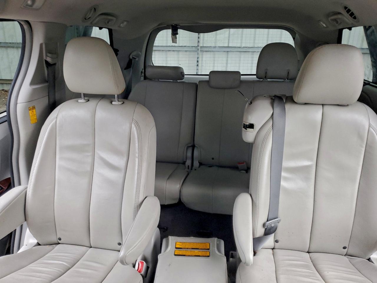 Toyota Sienna Xle Image 4