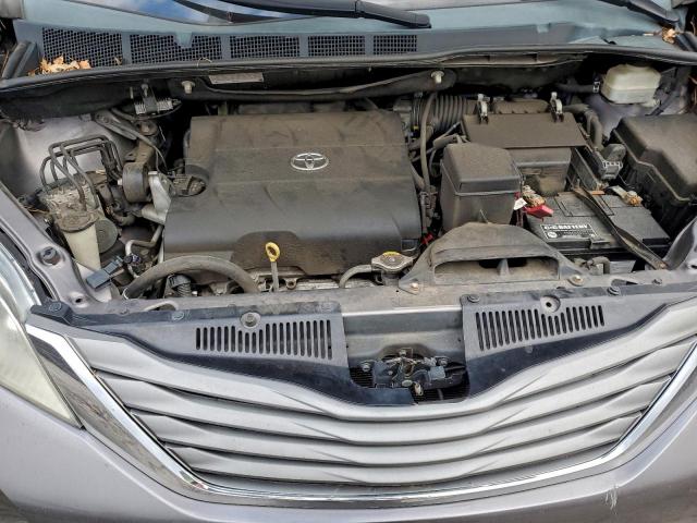 Toyota Sienna Xle Image 8