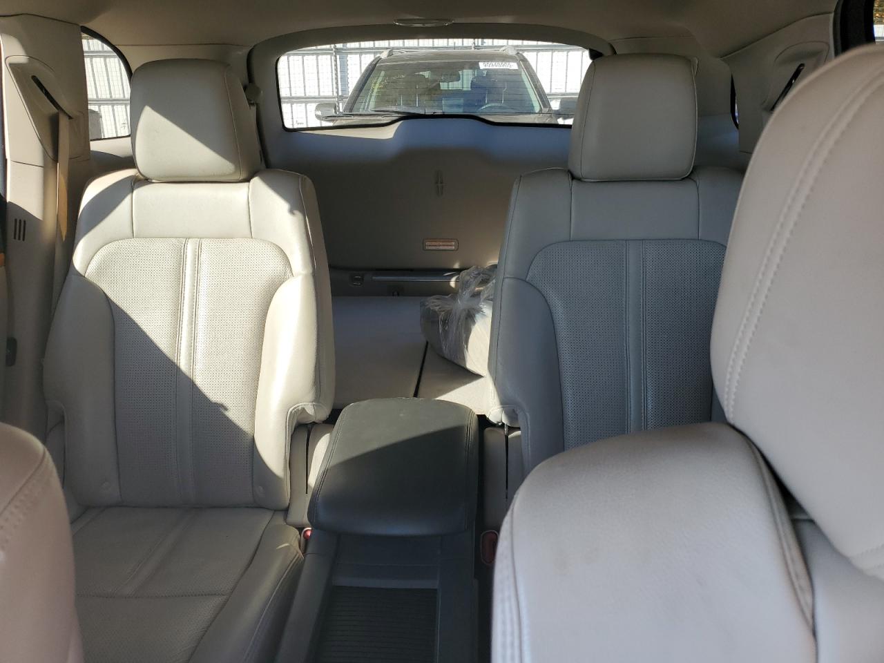 Lincoln MKT Image 8