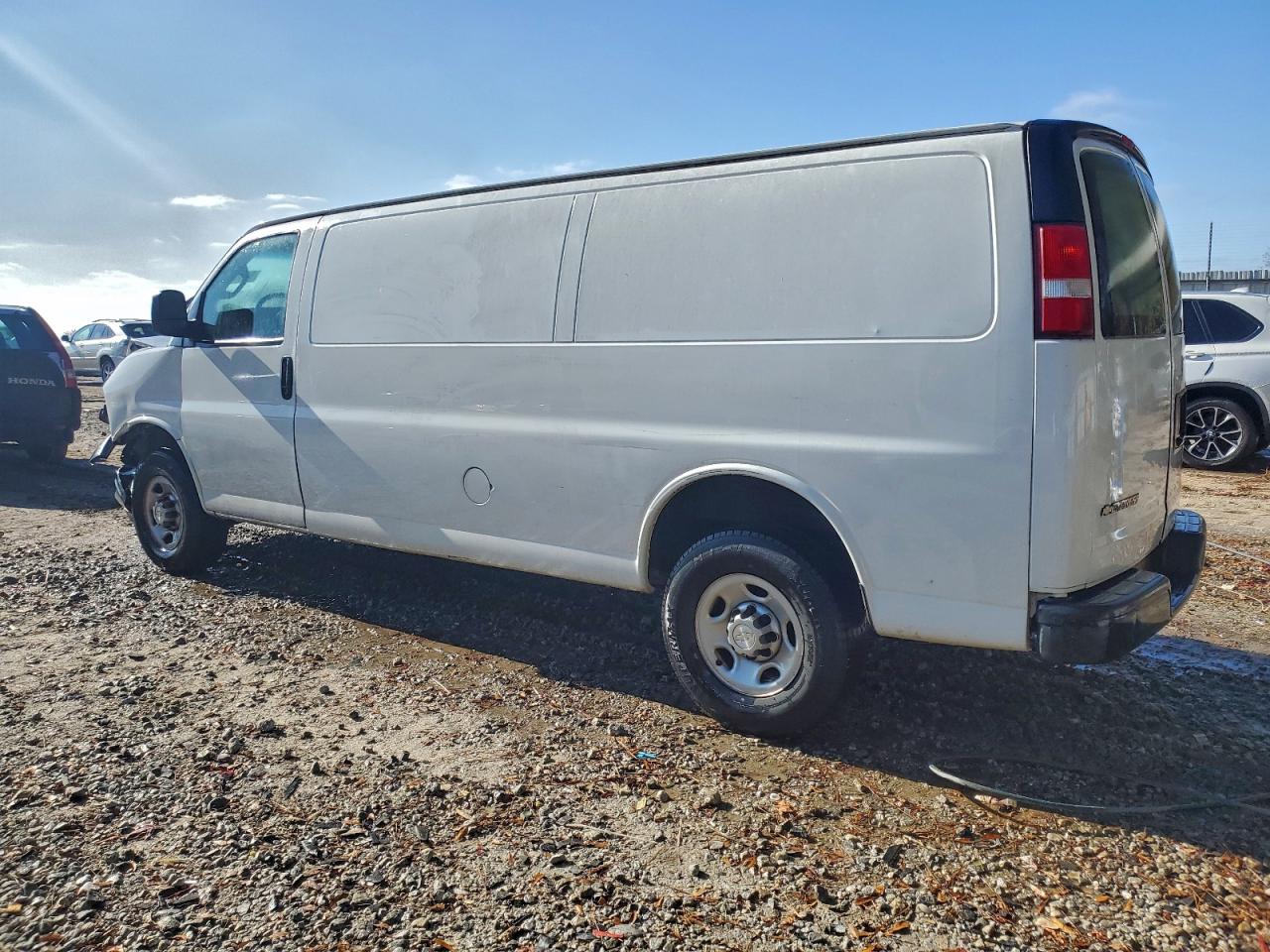 Chevrolet Express Image 2