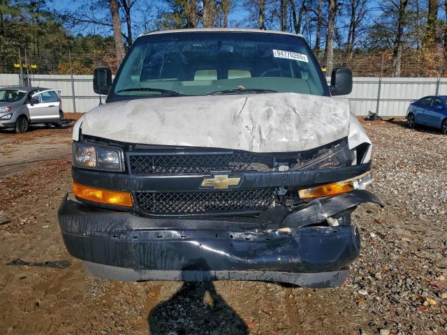Chevrolet Express Image 13
