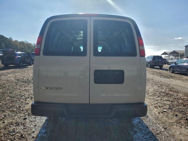 Chevrolet Express Image 3