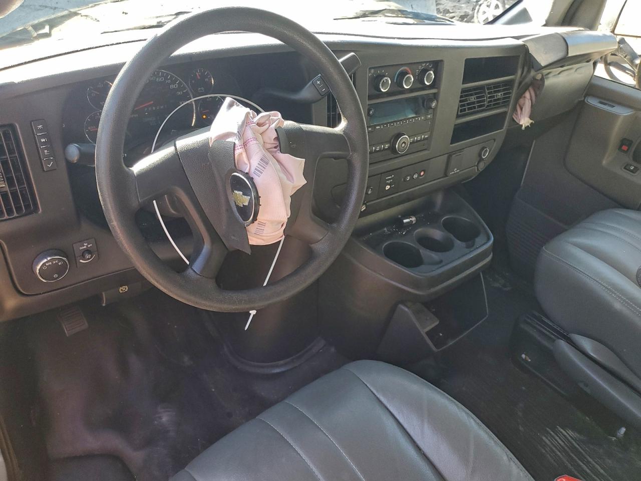 Chevrolet Express Image 9