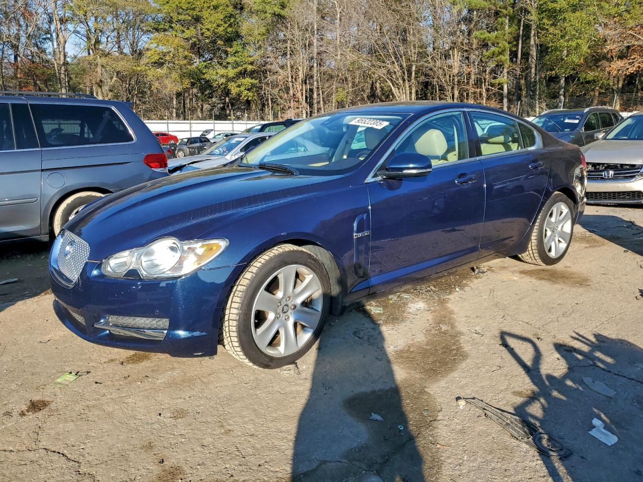 Jaguar XF Luxury Image 1