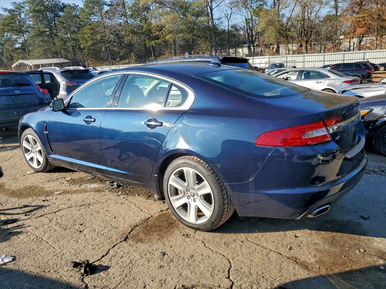 Jaguar XF Luxury Image 3