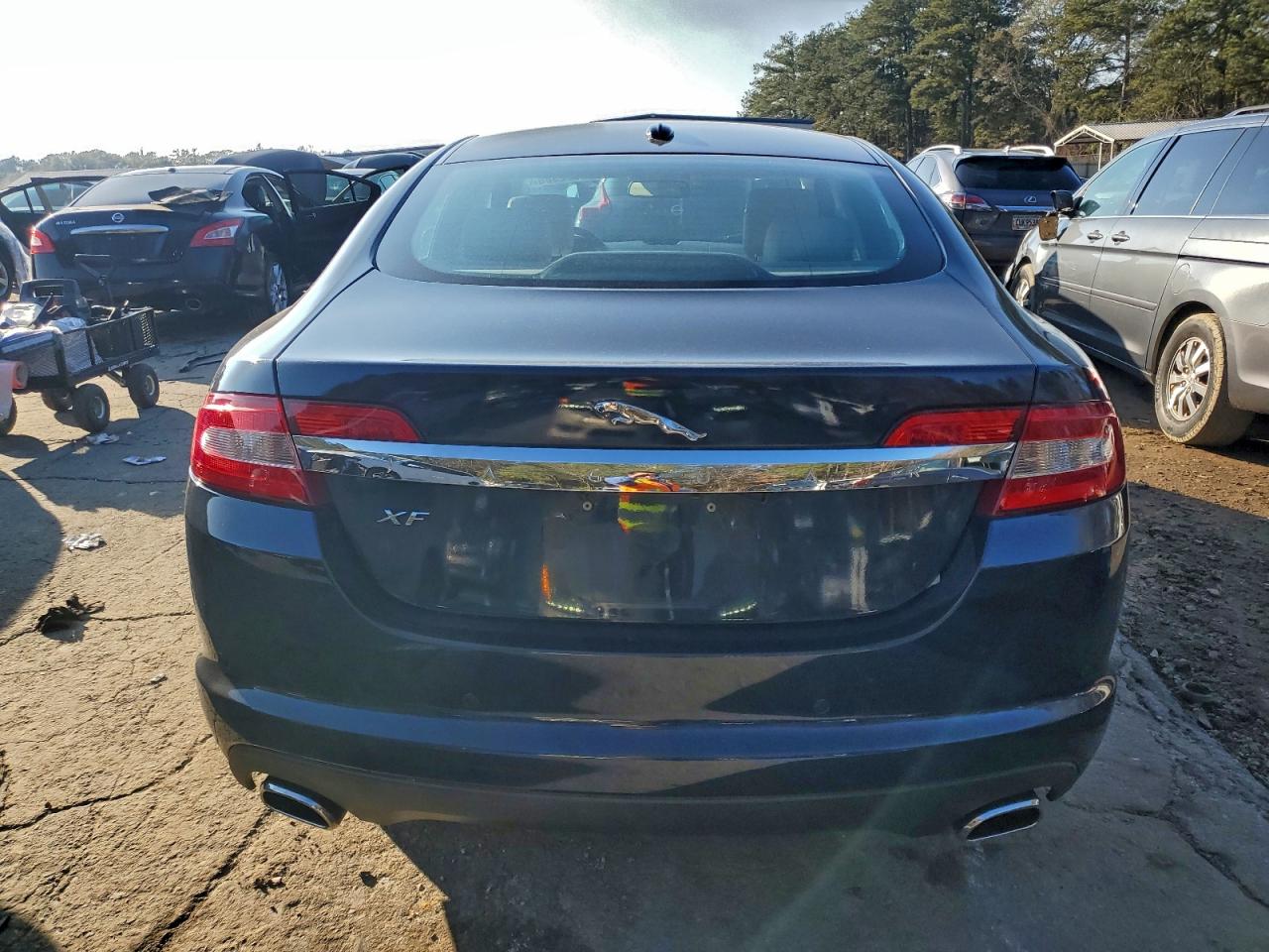 Jaguar XF Luxury Image 10