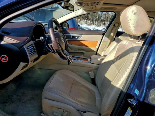 Jaguar XF Luxury Image 12