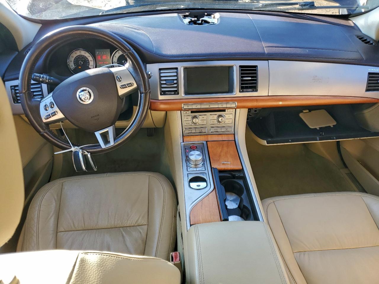 Jaguar XF Luxury Image 6