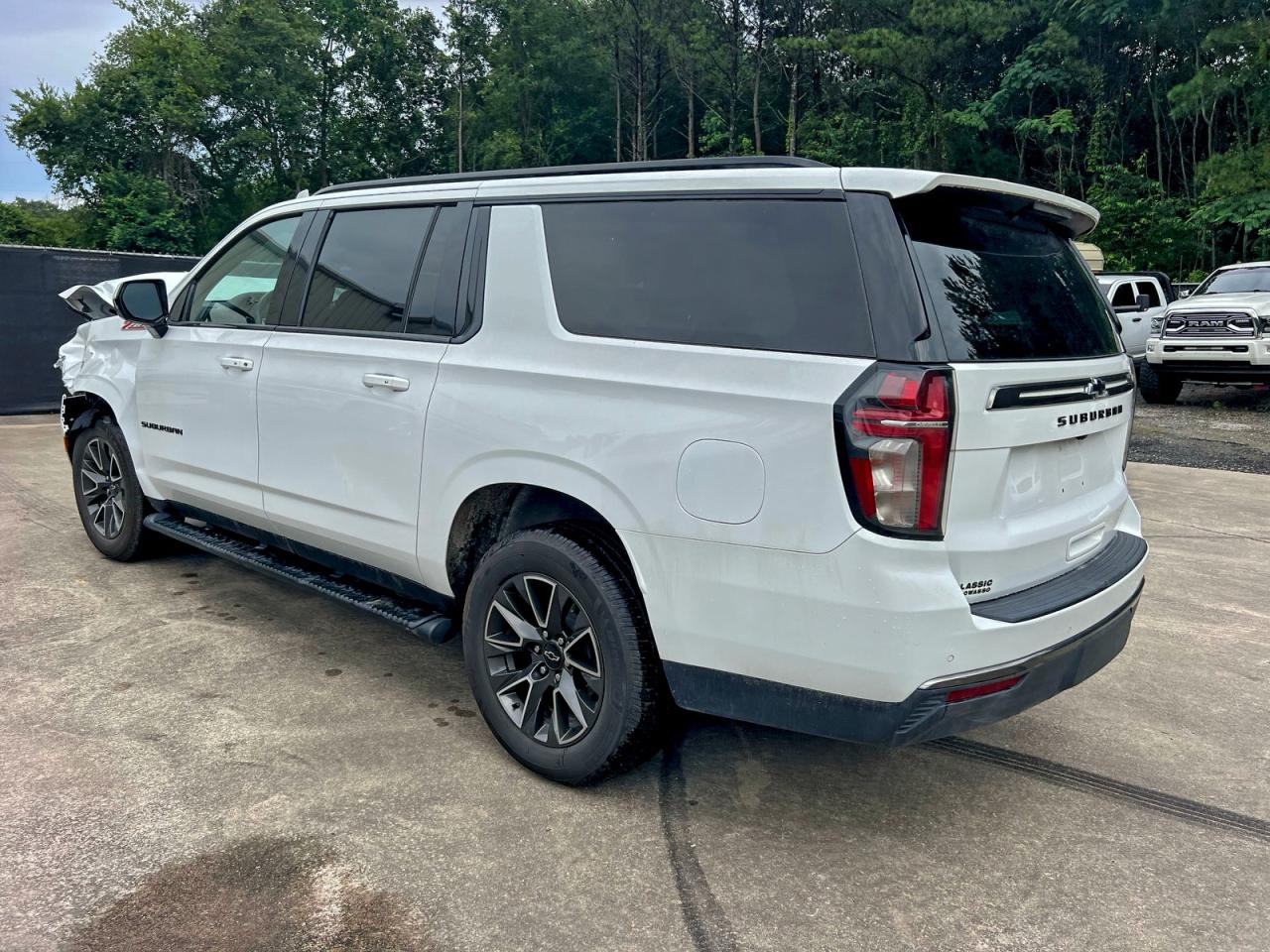 Chevrolet Suburban K1500 Z71 Image 2