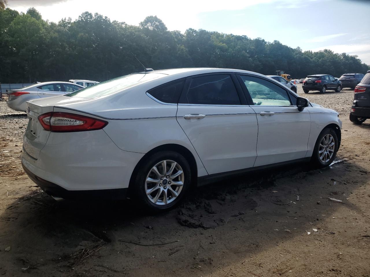 Ford Fusion S Image 6